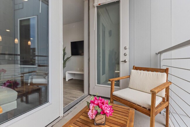 Building Photo - 5820 1/2 Cameron Road-SI FL2-ID1303392P