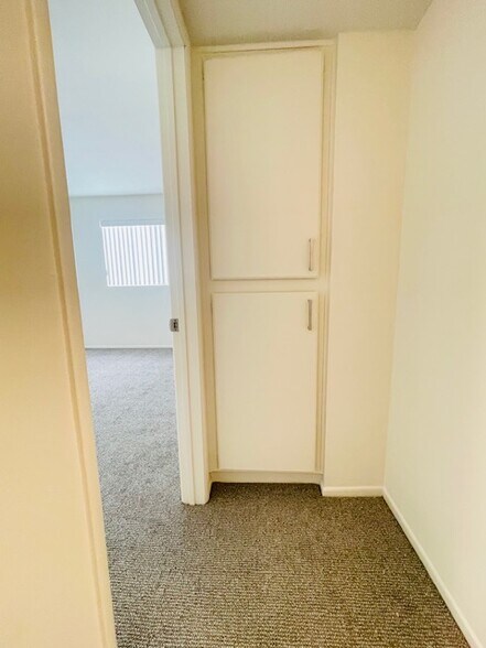 Building Photo - 112 S St Andrews Pl