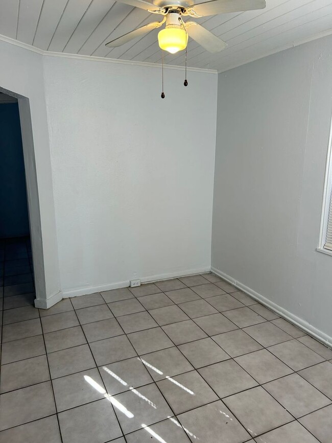 Building Photo - 3317 W Pine St