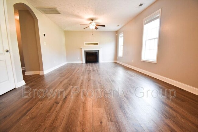 Building Photo - 131 Flag Ln