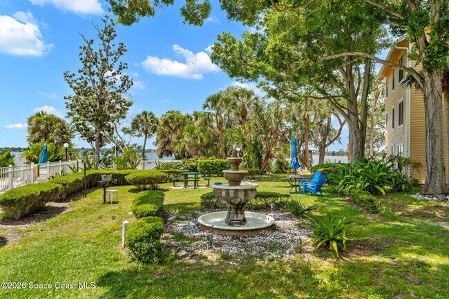 Building Photo - 225 S Tropical Trail