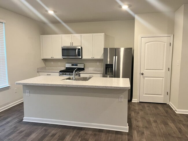 Building Photo - Camden Townhouse
