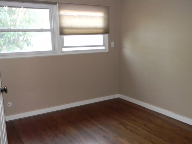 Building Photo - 332 E Oakmont Ave