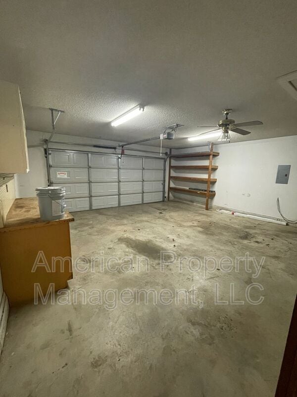 Building Photo - 712 West 119th Pl S