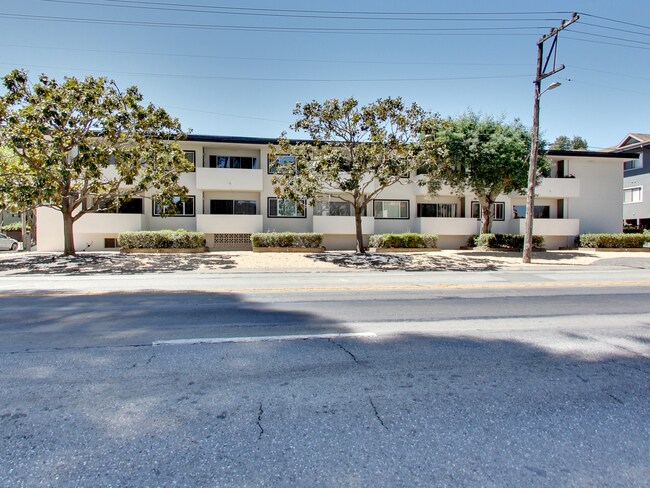 Building Photo - 1504 Newlands Ave