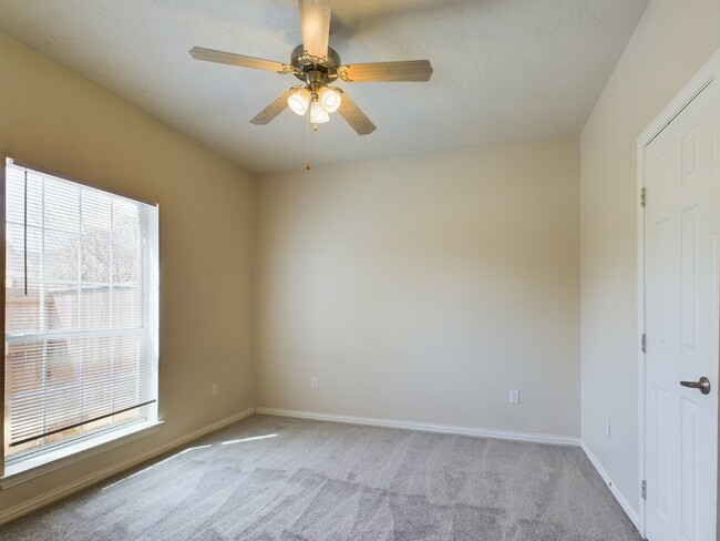 Building Photo - 1001 Krenek Tap Rd