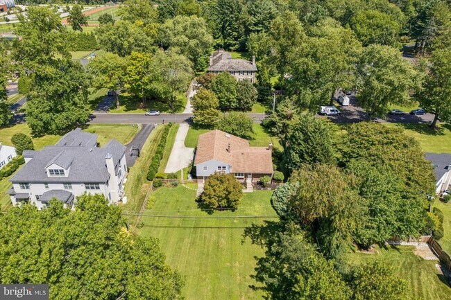 Building Photo - 1910 Stone Ridge Ln