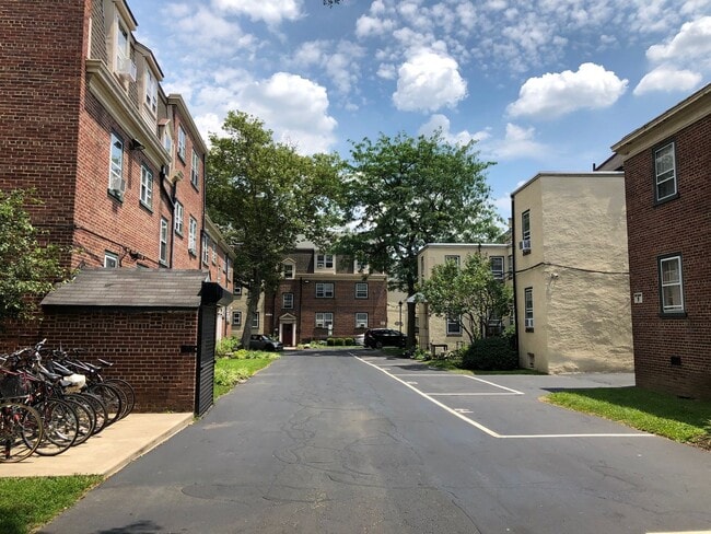 Building Photo - 732 North Terrace