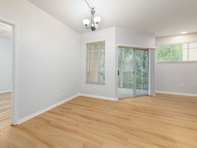 Building Photo - Palm Springs Boulevard 5125 Unit #2206