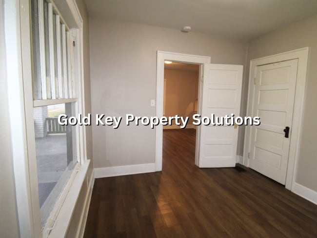 Building Photo - Spacious 2 BR 1 BA House with Covered Front Porch (SECTION 8 APPROVED)