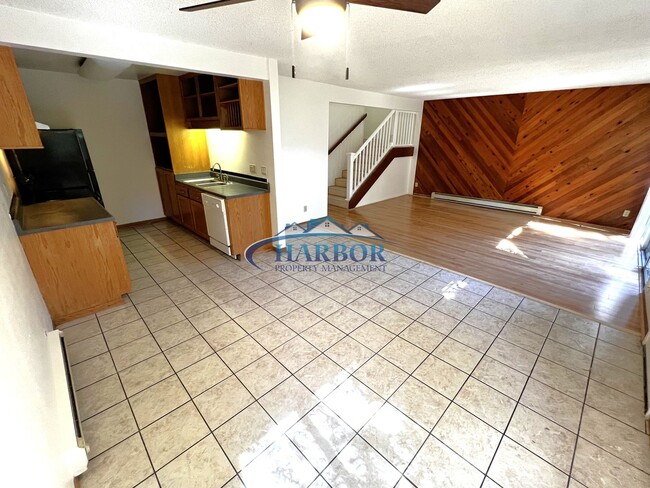 Building Photo - Charming Townhome in the Desirable Mirales...