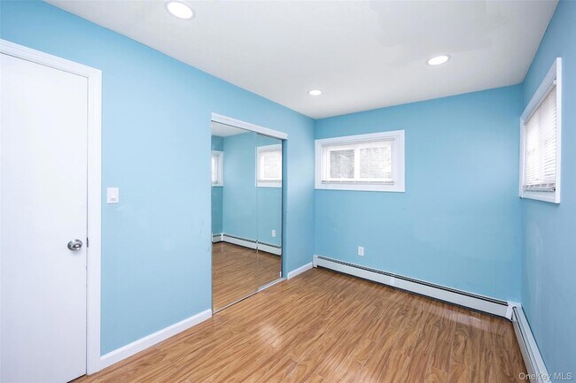 Building Photo - 201 Sprucewood Dr