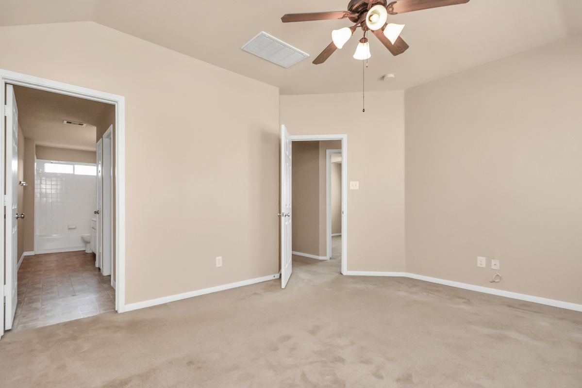 Building Photo - 4047 Mossy Spring Ln