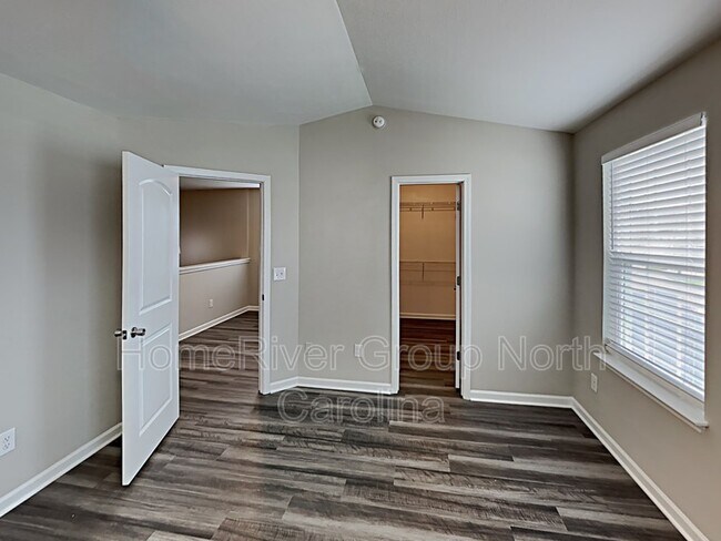 Building Photo - 3028 Desmond Woods Dr