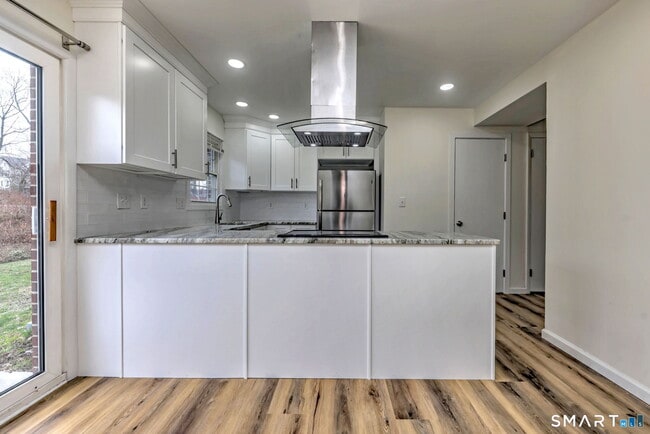 Building Photo - 65 Salem Walk