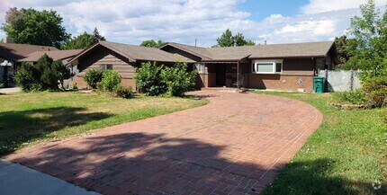 Building Photo - Welcome Home! Beautiful house in Lakewood!