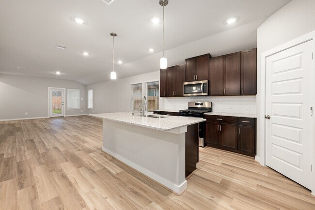 Building Photo - 6623 Castella Dr