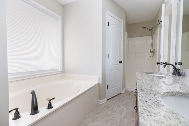 Building Photo - 102 Bordeaux Ln