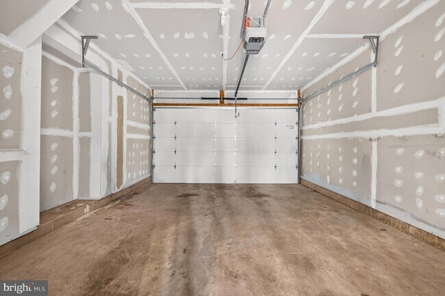 Building Photo - 6805 Oregano Ln
