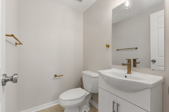 Building Photo - Coming Soon! End unit townhome in Annapolis!