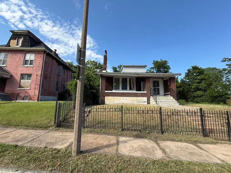 Primary Photo - 5949 Wabada Ave