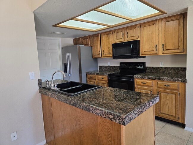 Building Photo - 1827 E Manhatton Dr