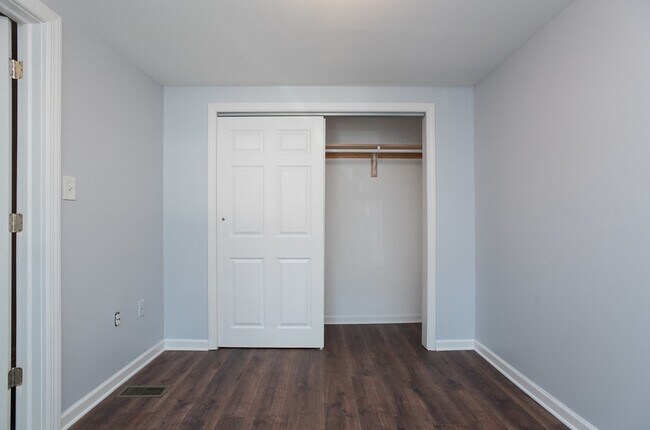 Building Photo - 281 Pavonia Ave