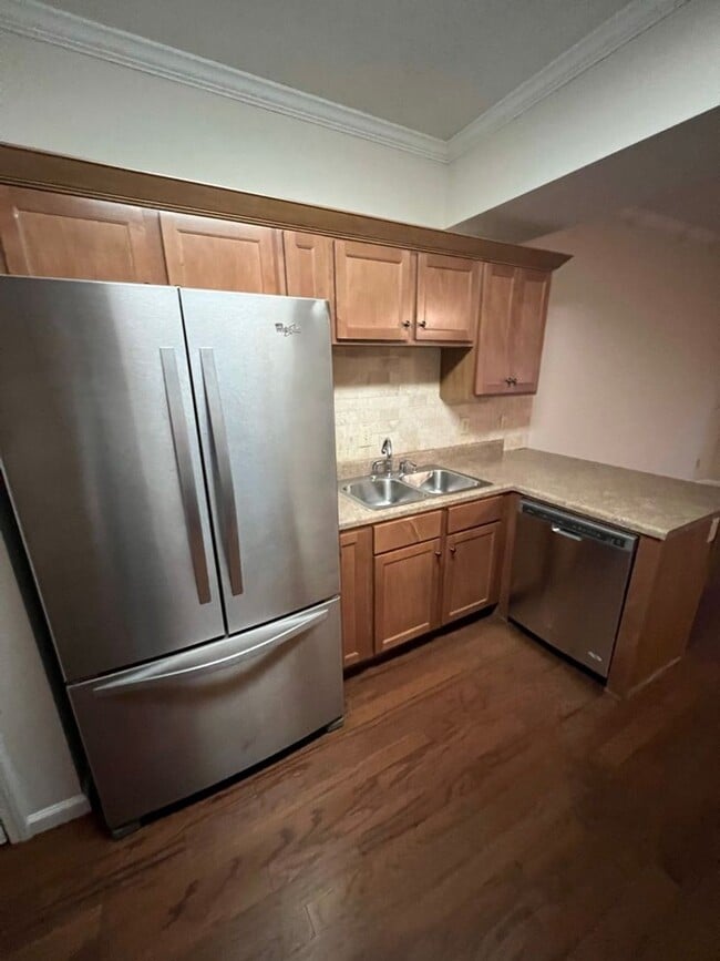 Building Photo - Townhome For Rent In Vestavia Hills!!! Ava...