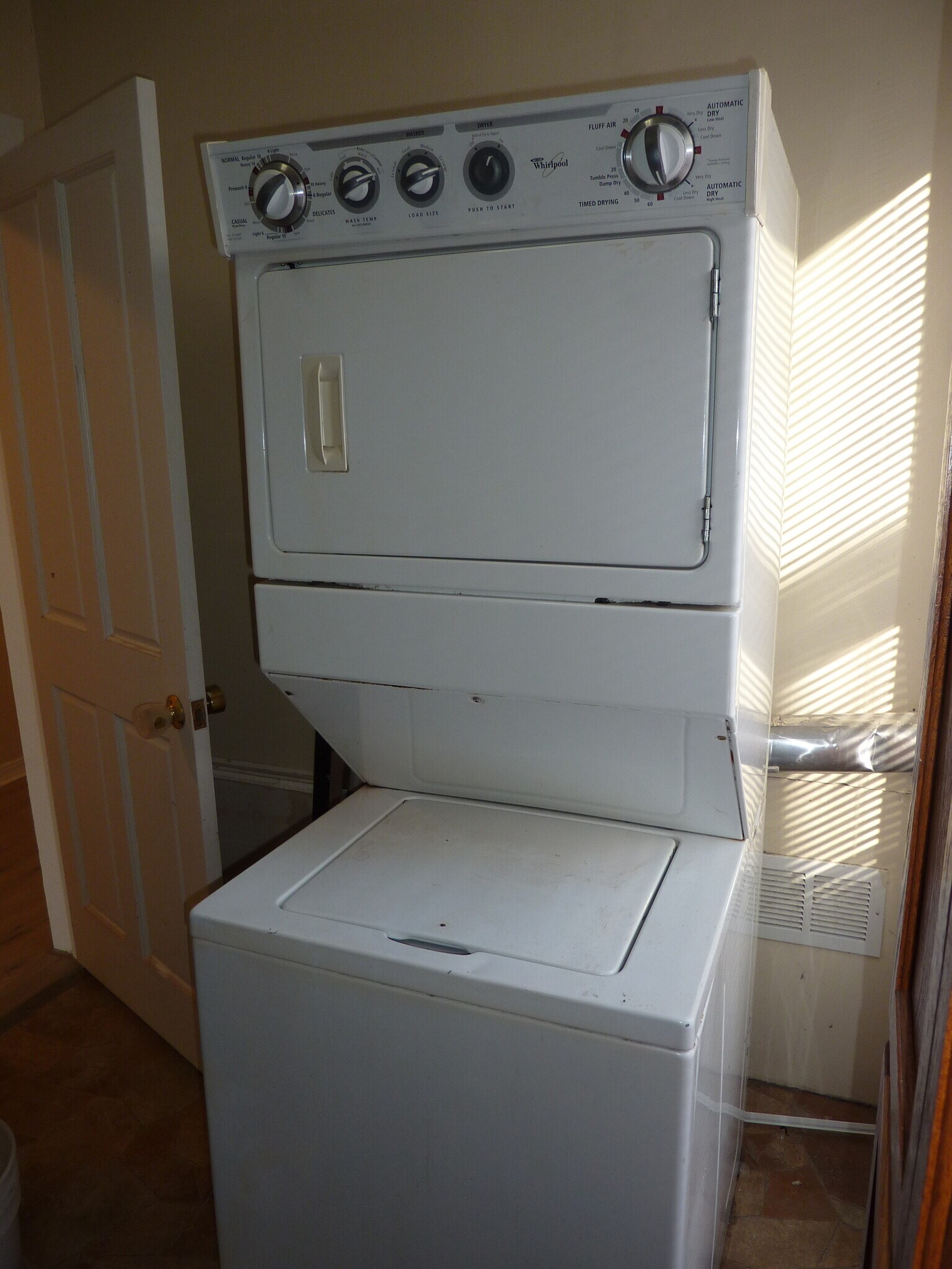 Building Photo - 27 Acker St W