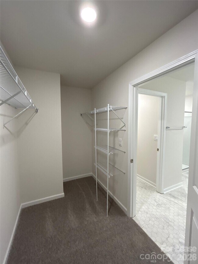 Building Photo - 1920 Vanderlyn St