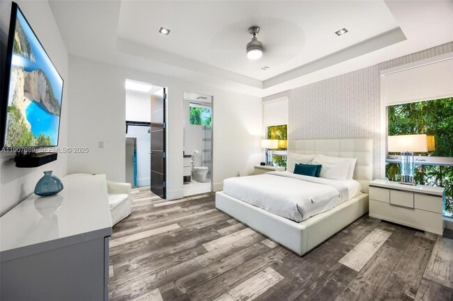 Building Photo - 300 Royal Plaza Dr