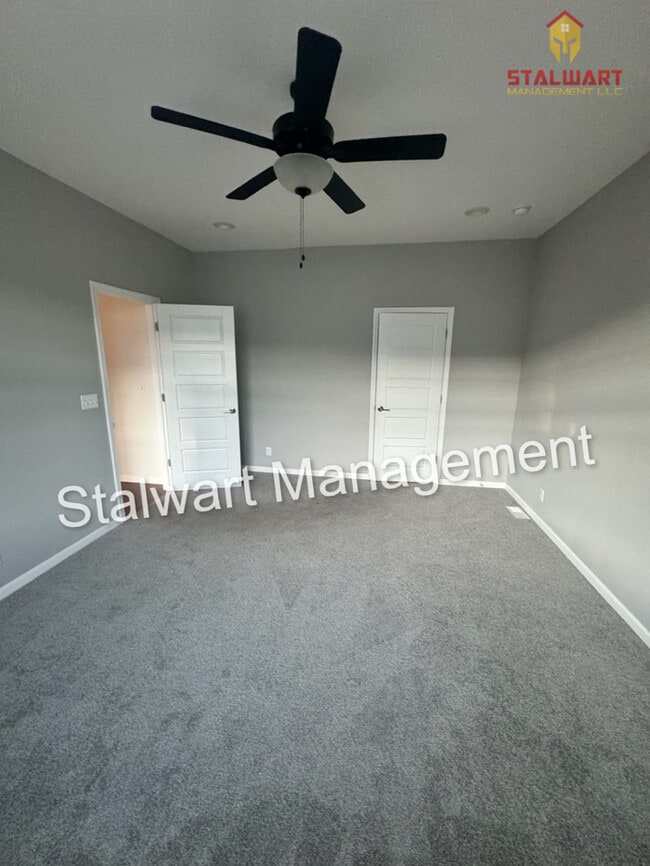 Building Photo - Maintenance free living in Blue Valley School district