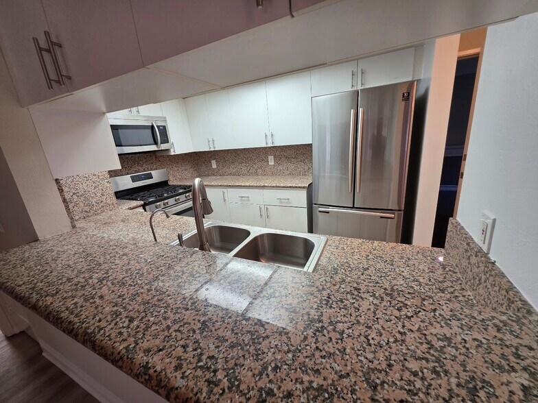 Building Photo - 1250 S Westgate Ave