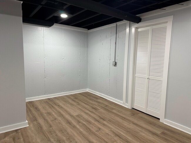 Building Photo - 460 Fox Ln