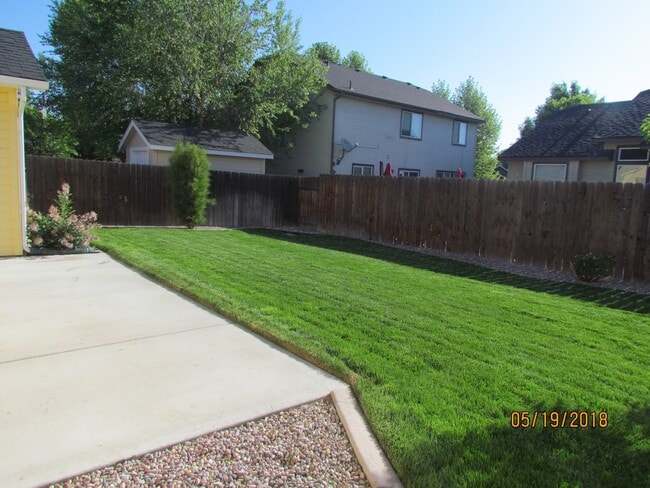Building Photo - 4 bedroom 2 bath + Bonus Room home and nei...