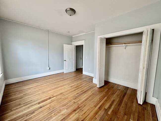Building Photo - 222 Kenilworth St