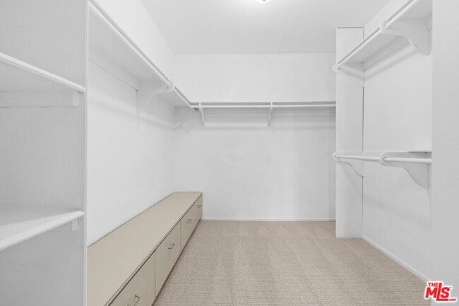 Building Photo - 1561 Palisades Dr