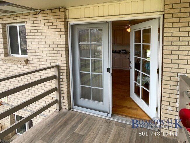 Building Photo - 2827 E Bridgewater Dr