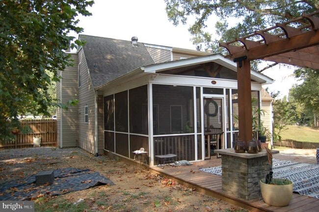 Building Photo - 201 Linstead Ave