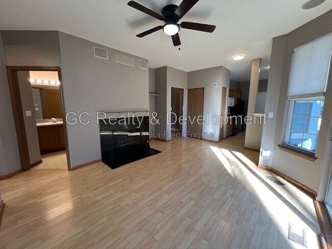 Building Photo - 159 Shorewood Dr