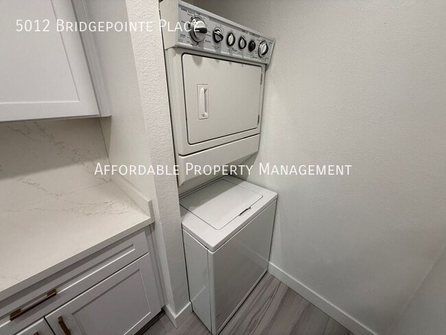 Building Photo - 5012 Bridgepointe Pl