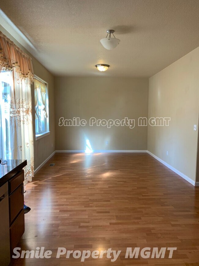 Building Photo - NEW Carpet