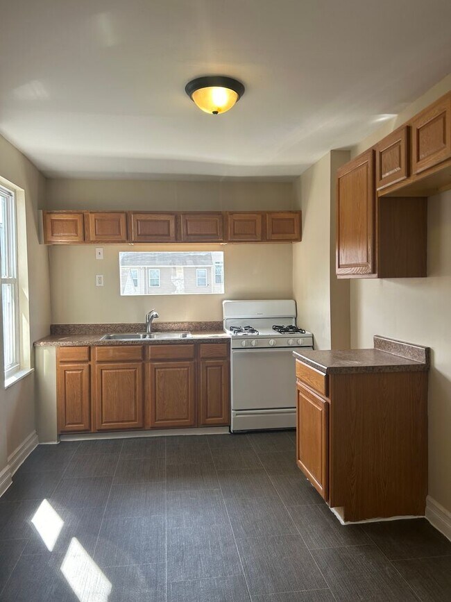 Building Photo - Section 8 considered.  3-bedroom row home in Midtown Harrisburg