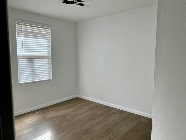 Building Photo - 220 W Ramona Ave