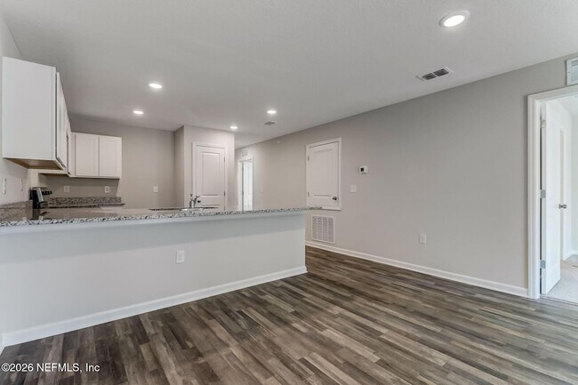 Building Photo - 45303 Red Brick Dr