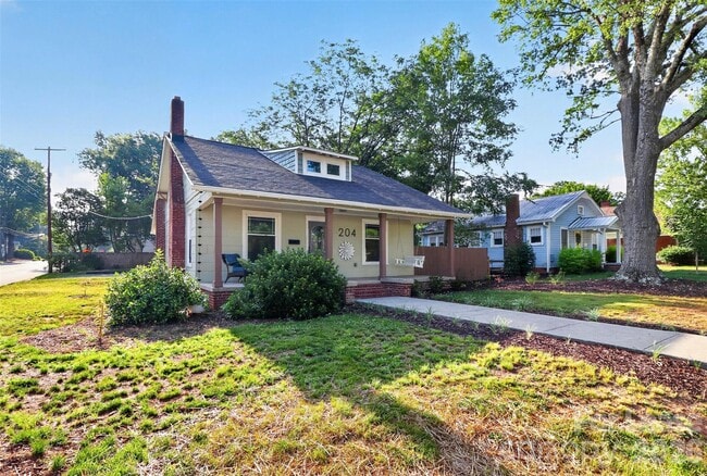 Building Photo - 204 E McNeely Ave