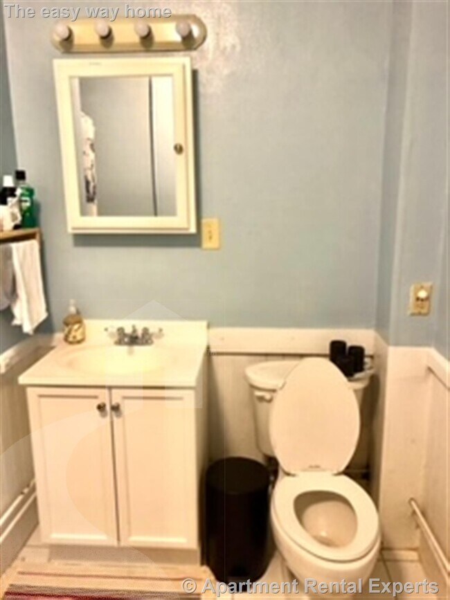 Building Photo - 33 Chester St