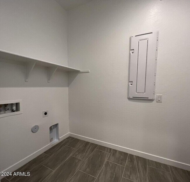 Building Photo - 19610 W Avalon Dr