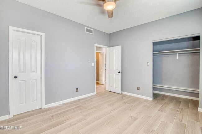 Building Photo - 12325 Tierra Bella Dr