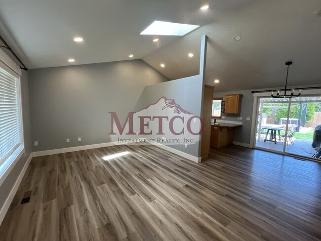Building Photo - Beautiful 3 Bed/2 Bath House In Creswell!